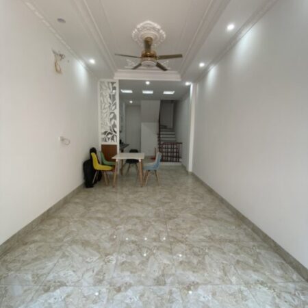 Bán nhà 5 tầng gần mặt phố Việt Hưng – Diện tích rộng – Ở ngay – Giá chỉ 5.x tỷ!