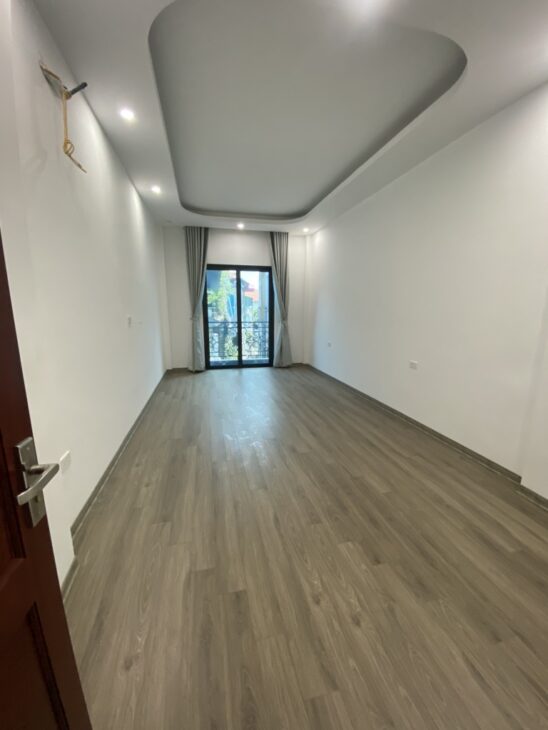 Bán nhà 5 tầng gần mặt phố Việt Hưng – Diện tích rộng – Ở ngay – Giá chỉ 5.x tỷ!