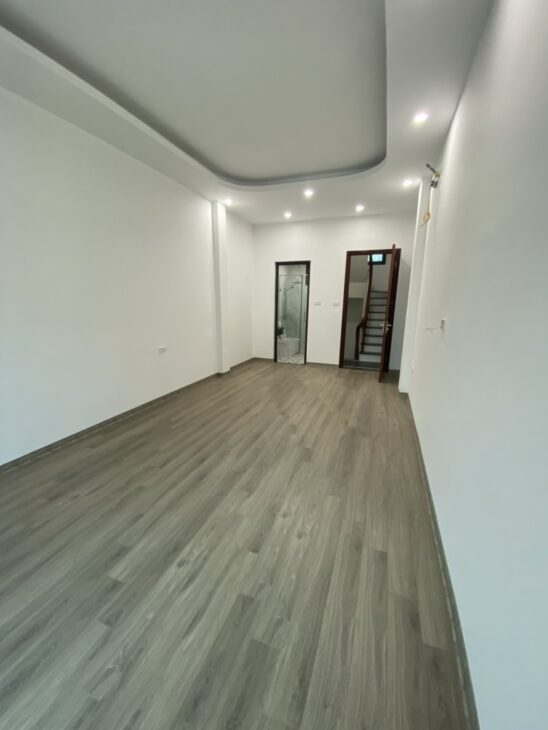 Bán nhà 5 tầng gần mặt phố Việt Hưng – Diện tích rộng – Ở ngay – Giá chỉ 5.x tỷ!