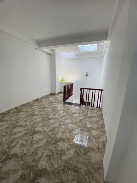 Bán nhà 5 tầng gần mặt phố Việt Hưng – Diện tích rộng – Ở ngay – Giá chỉ 5.x tỷ!