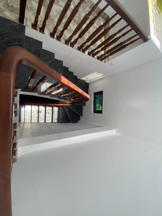 Bán nhà 5 tầng gần mặt phố Việt Hưng – Diện tích rộng – Ở ngay – Giá chỉ 5.x tỷ!