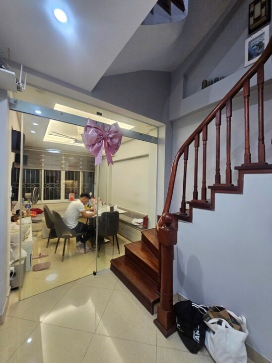 Bán nhà Hoàng Hoa Thám, Ba Đình, lô góc, ngõ thông 3 gác, 30m2, 5 tầng, chỉ 9.4 tỷ