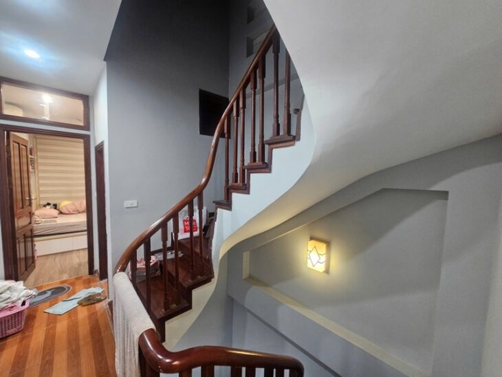 Bán nhà Hoàng Hoa Thám, Ba Đình, lô góc, ngõ thông 3 gác, 30m2, 5 tầng, chỉ 9.4 tỷ