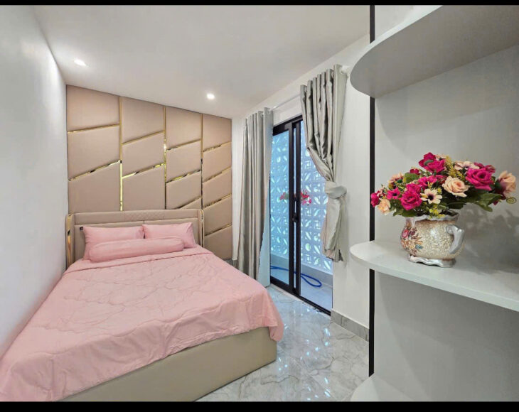 + Toà khách sạn 6,5 tầng hiện đại, Ngũ Hành Sơn, gần trung tâm Chính quận, đi bộ vài phút ra bãi