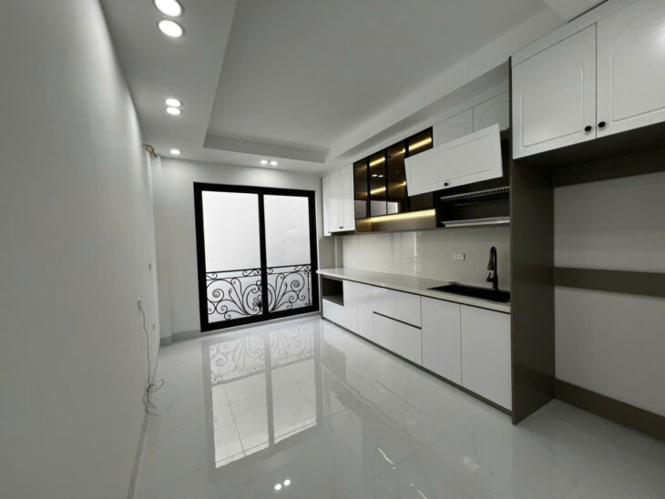 BÁN NHÀ THANG MÁY 6 tầng 32m cực đẹp Kim Ngưu, HBT