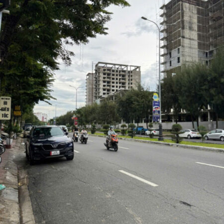 + Chính Chủ, Đất Nam Hoà Xuân, sát lô góc giao nhau 2 đường 10,5m lề 5m, nối sang đảo kim cương.