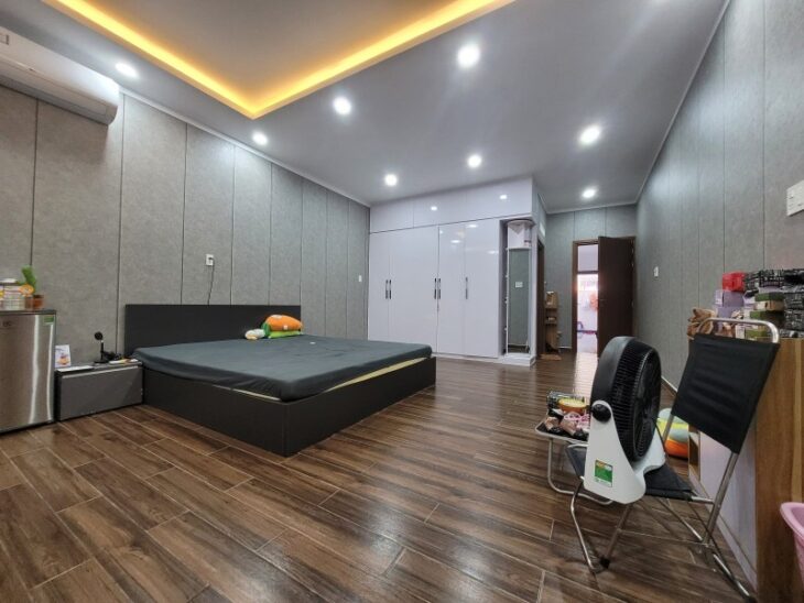Bán nhà mặt phố Q.9, 105m2, 4 tầng, 6PN, 6 WC, sổ hồng. Giá chỉ 7.5 tỷ