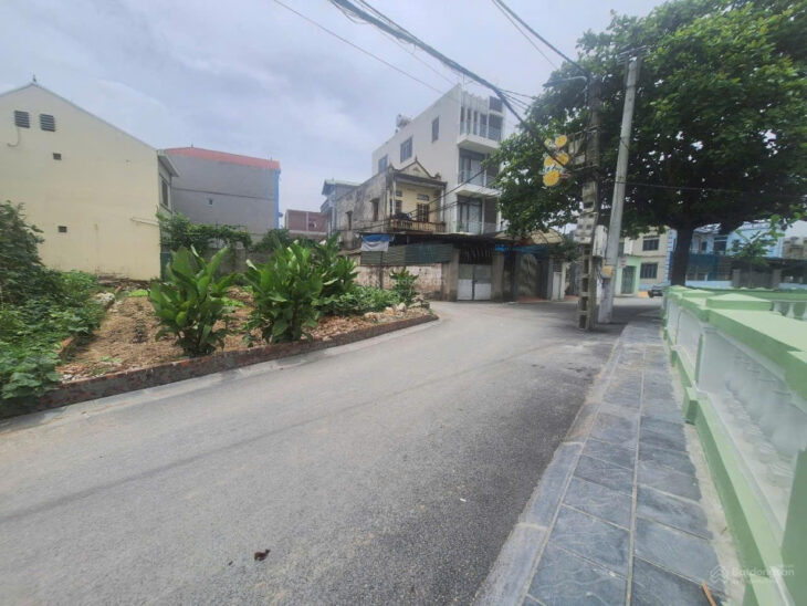 Siêu hiếm vỉew hồ ô tô tránh – 67.6m2 – đất Việt Hùng Đông Anh – 8xtr/m2