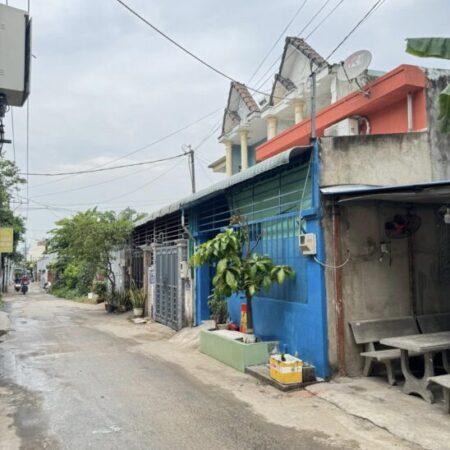 BÁN NHÀ MẶT TIỀN SÁT UBND LONG THẠNH MỸ – GIÁ CHỈ 3.8 TỶ