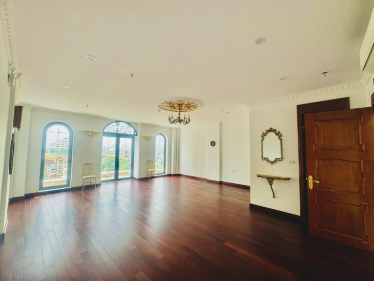 Bán Tòa Building Mặt Phố Đại Cồ Việt 195m/ 9Tầng Thang máy, MT 7m chỉ 154 Tỷ