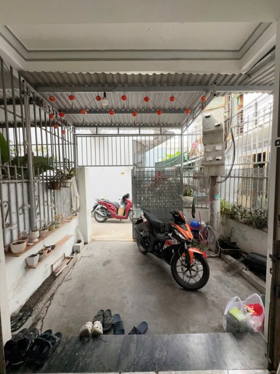 BÁN NHÀ CĂN GÓC 2 TẦNG HẺM HƯƠNG LÔ NGỌC HIỆP GIÁ 1TY9