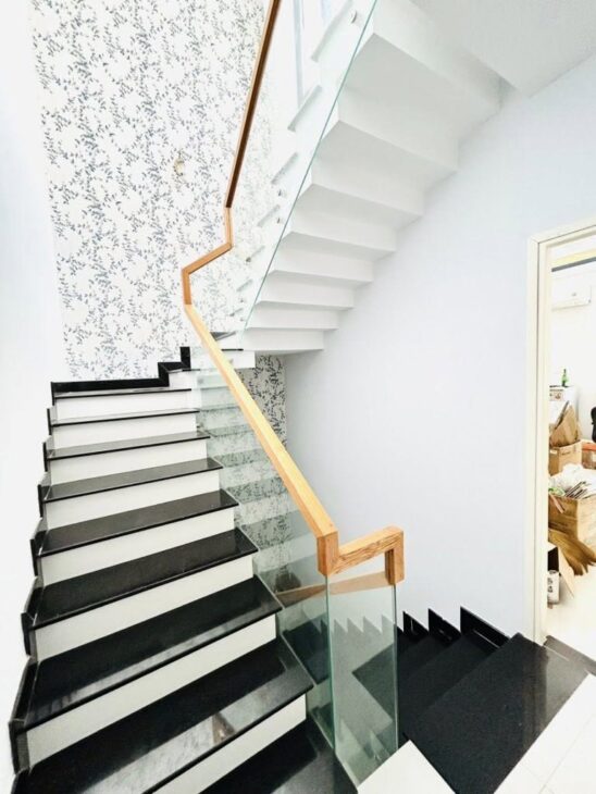 NHÀ RIÊNG NỞ HẬU TÀI LỘC – 4 TẦNG – KHU BIỆT TỰ KIỀU ĐÀM – DT: 4.2M x20M( 78M2) – TÂN HƯNG – QUẬN