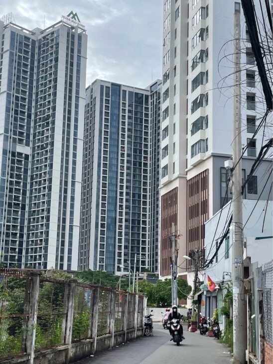 BÁN DÃY TRỌ – HẺM XE TẢI – DT: 6.2M x 21(125M2) – NGUYỄN VĂN LINH – QUẬN 7 – GIÁ 13.6 TỶ