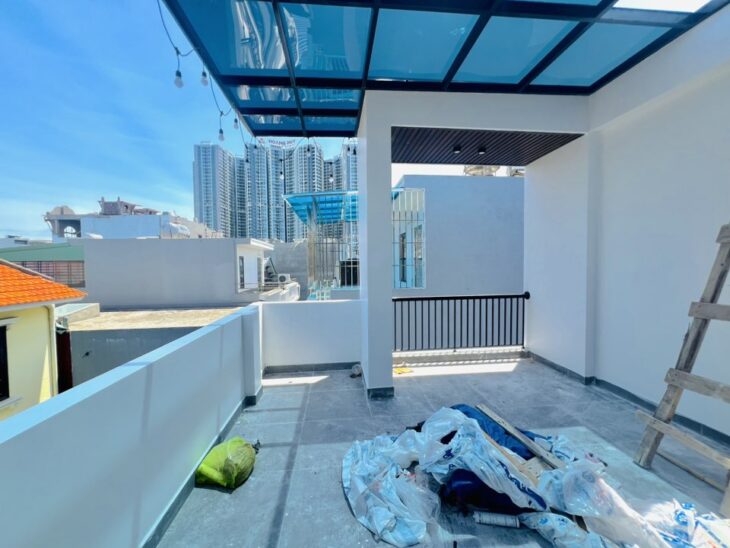 Nhà xây mới sau mặt đường Thiên Lôi, 45m 4 tầng, Giá 4.25 tỉ lô góc