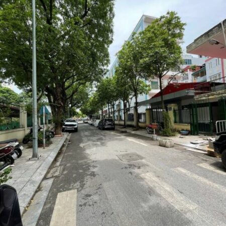 CỰC PHẨM- Ô tô tránh Phố Nguyễn Văn Huyên 56/70m, 5Tầng, Mặt tiền 4.5m 26 Tỷ