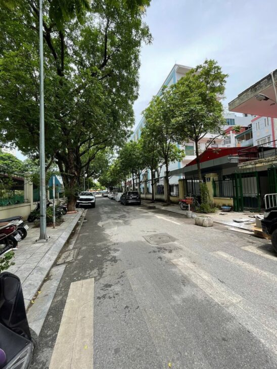 CỰC PHẨM- Ô tô tránh Phố Nguyễn Văn Huyên 56/70m, 5Tầng, Mặt tiền 4.5m 26 Tỷ