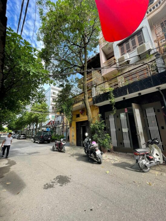 CỰC PHẨM- Ô tô tránh Phố Nguyễn Văn Huyên 56/70m, 5Tầng, Mặt tiền 4.5m 26 Tỷ