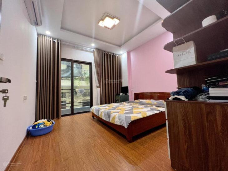 Bán gấp nhà Hoàng Liệt DT 48m2 x 5 tầng, giá 6.85 tỷ, ngõ to, nhà đẹp, SĐCC