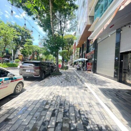 Bán nhà mặt phố Lạc Long Quân – vỉa hè đá bóng kinh doanh- thang máy hiện đại 150m 7tầng 62.5 tỷ