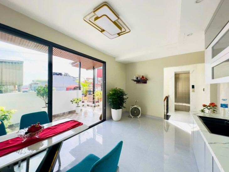 Nhà trên 12 tỷ có ngay em hoa hậu Minh Khai mặt tiền 6m _DT 50m2/5 tầng_Thang máy nhập.