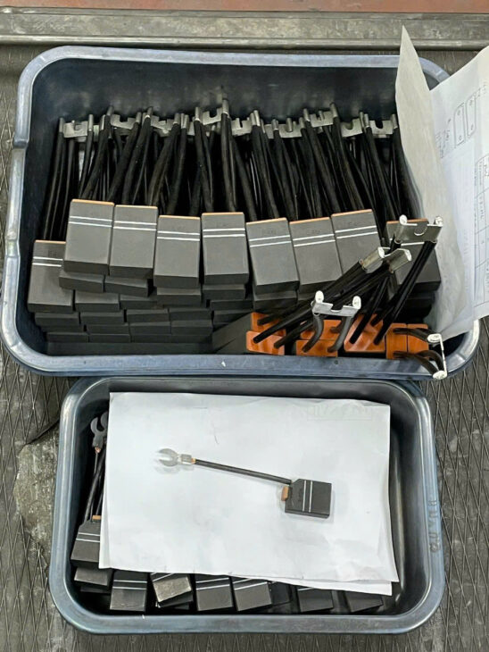 Cung cấp chổi than, chổi than công nghiệp, chổi than cầu trục, chổi than vành trượt