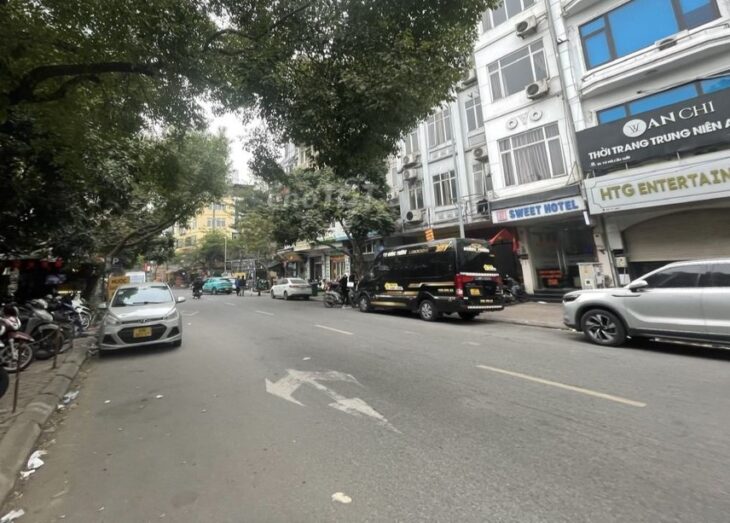 Bán nhà Trung Hòa – Cầu Giấy: 70m2, gần Big C, ô tô vào nhà – giá 11 tỷ