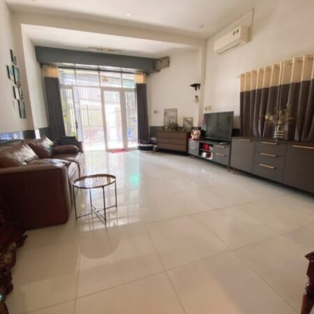 Bán nhà mặt phố Linh Đông, Thủ Đức, 95m², 2 tầng, sổ hồng. Giá 5,6 tỷ