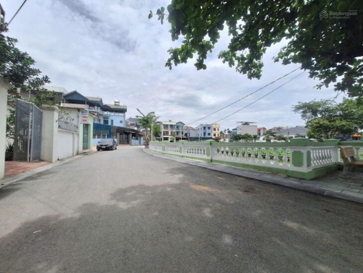 Siêu hiếm vỉew hồ ô tô tránh – 67.6m2 – đất Việt Hùng Đông Anh – 8xtr/m2