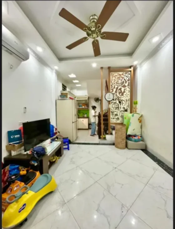 Cần Bán nhanh nhà phố đường 8/3. 33m2. 5 tầng. mặt tiền4m. giá đẹp 6 tỷ Hai Bà Trưng Hà Nội