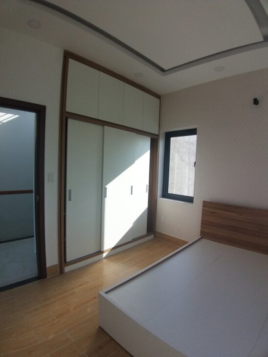 18. NHÀ 8PN – 1 SẸC THẠNH LỘC 29, CÁCH NGÃ TƯ GA 500m – 5.35 tỷ