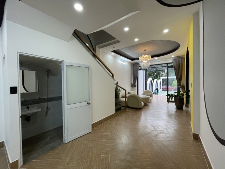 20. .NHÀ 3 lầu, 5PN – CÓ SÂN DÀI SỌC TX40 -5,755 TỶ