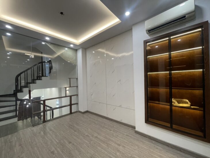 Bán nhà Láng, Đống Đa, ngõ ô tô, 2 thoáng 42m2, 5 tầng, đủ đồ, chỉ 12.85 tỷ