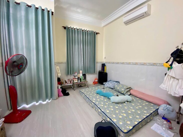 NHÀ MỚI HXH – CÁCH CHỢ PHẠM VĂN HAI 300M – 4 TẦNG. SỔ ĐẸP, CHỈ 6.X T.Ỷ