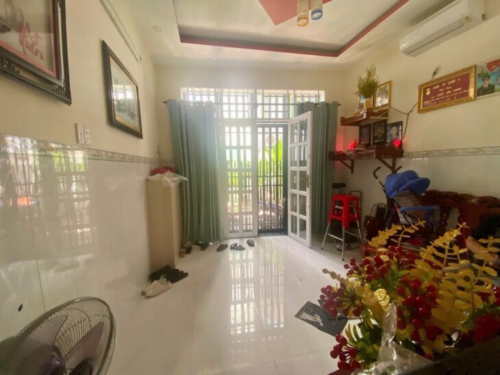 NHÀ MỚI HXH – CÁCH CHỢ PHẠM VĂN HAI 300M – 4 TẦNG. SỔ ĐẸP, CHỈ 6.X T.Ỷ