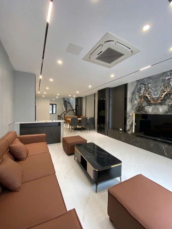 BÁN NHÀ ĐẸP HOA LÂM LONG BIÊN – HIẾM, ĐẸP, ĐẲNG CẤP, THANG MÁY ĐỜI MỚI – KINH DOANH ĐỈNH