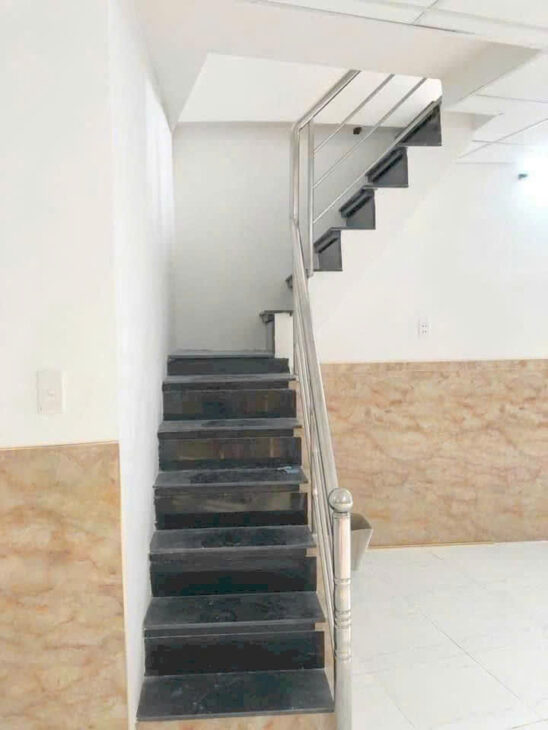 CẦN BÁN MẶT TIỀN KINH DOANH ĐƯỜNG 385, LÊ VĂN VIỆT, GIÁ 3,x TỶ