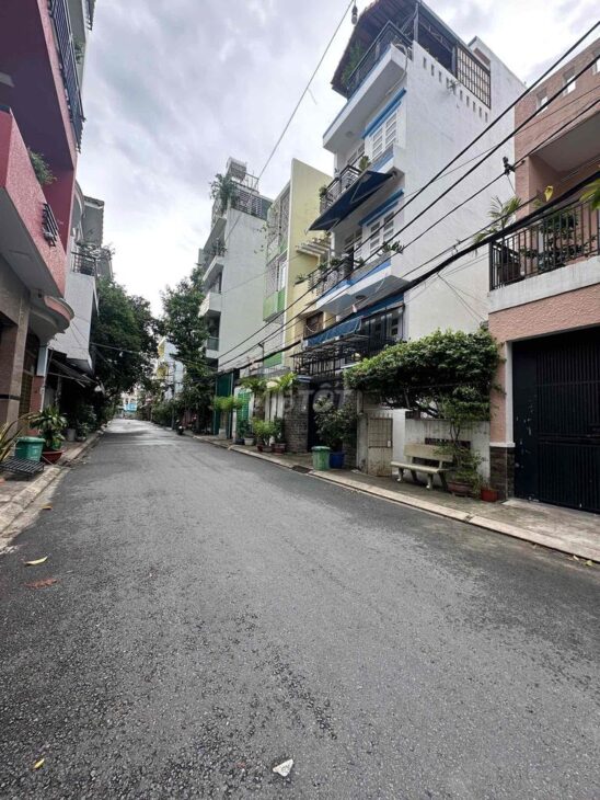 Sát nhà Ga T3 , nhà 4 tầng bề thế, HXH thích hợp đầu tư , lưu trú ngắn hạn 0935094886