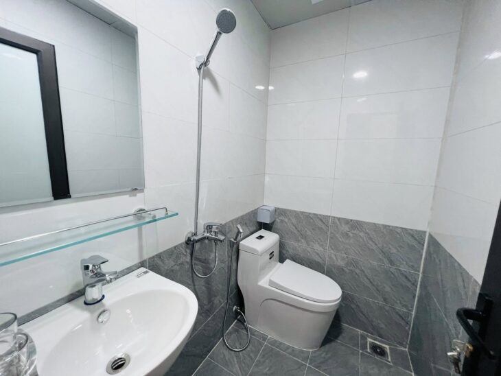 TÒA CHDV XÂY MỚI Ở CẦU GIẤY-7 TẦNG THANG MÁY-10 PHÒNG-PCCC ĐẦY ĐỦ- KHU VỰC VIP- TẦM TIỀN NHIỀU