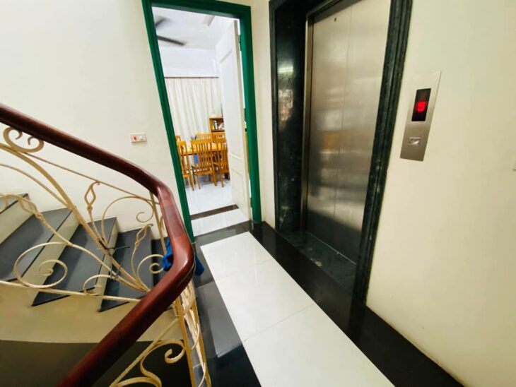 DUY NHẤT ĐỐNG ĐA , 74M ×6 TẦNG THANG MÁY ,NGÕ THÔNG ,SÁT PHỐ ,MẶT TIỀN RỘNG, VF5 QUA NHÀ .