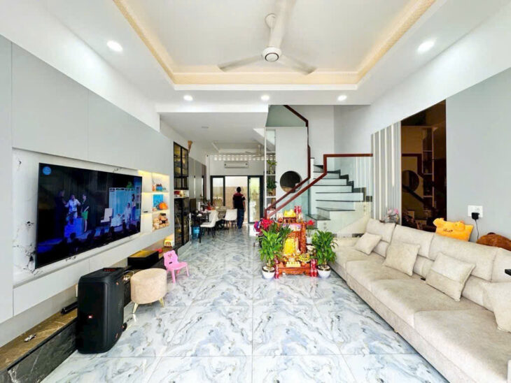 NHÀ ĐẸP 4 TẦNG – TT NHÀ BÈ – ĐƯỜNG XE TẢI TRÁNH – 50M2 – CHỈ NHỈNH 6 TỶ