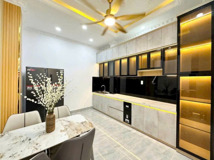 CƠ HỘI HIẾM CÓ! NHÀ PHỐ 3 TẦNG QUẬN 7 – VỊ TRÍ VÀNG SÁT PHÚ MỸ HƯNG