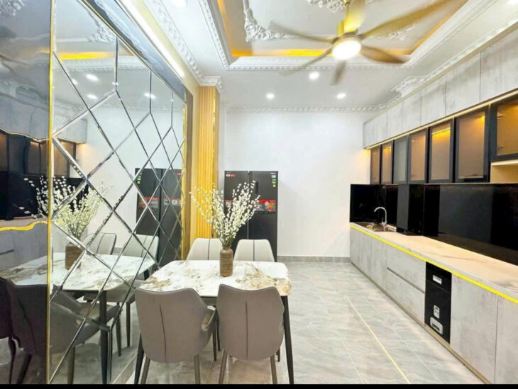 CƠ HỘI HIẾM CÓ! NHÀ PHỐ 3 TẦNG QUẬN 7 – VỊ TRÍ VÀNG SÁT PHÚ MỸ HƯNG