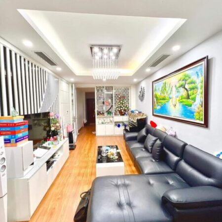 NHÀ ĐẸP Ở PHÙNG CHÍ KIÊN -PHÂN LÔ Ô TÔ – MẶT NGÕ KINH DOANH – 2 THOÁNG TRƯỚC SAU – FULL NỘI THẤT