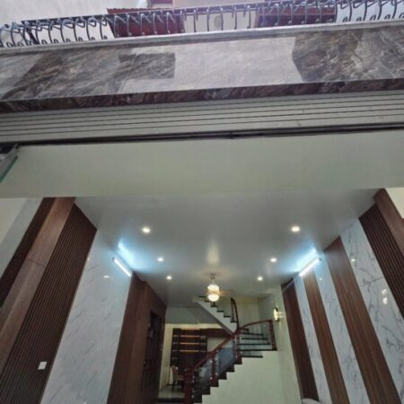 TRUNG TÂM CẦU GIẤY -72M2 -DÂN XÂY CHẮC CHẮN ĐẸP -VÀI BƯỚC RA PHỐ -FULL NỘI THẤT -SẴN Ở