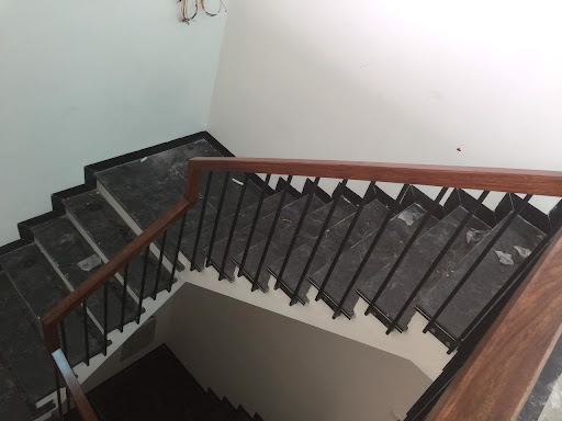 Nhà mình cho thuê nhà mới, lô góc, 98m2_ 4T; vỉa hè, Lạc Trung-29 Tr