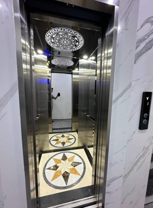 Cho thuê nhà mới, hai cửa đi, Đội Cấn, thang máy; vỉa hè 93m2* 5T- 31 Tr