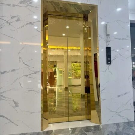 Cho thuê Nhà hàng, VP, KD, Đội Cấn, thang máy; vỉa hè 95m2* 5T- 32 Tr