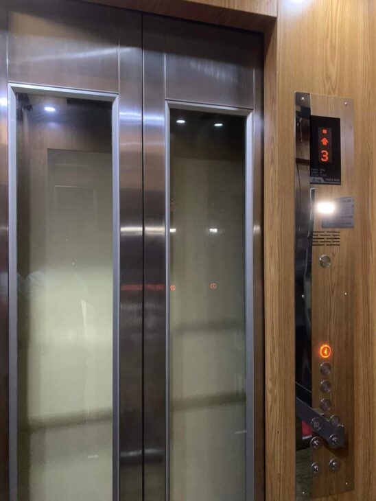 Nhà tôi cho thuê nhà hai cửa đi, mới, 94m2_ 4T; vỉa hè, Duy Tân-29 Tr