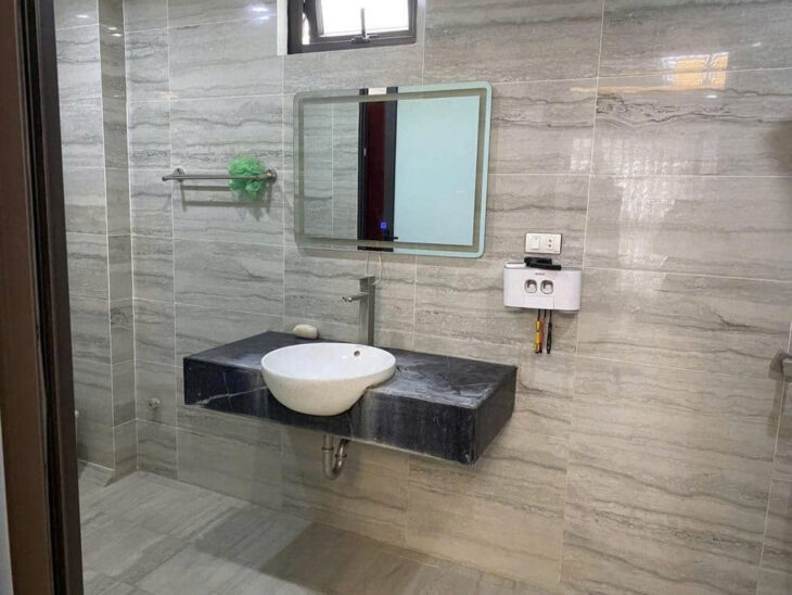 Mình cho thuê nhà mới, hai cửa đi, 97 m2_ 5T; vỉa hè, Minh Khai-30 Tr