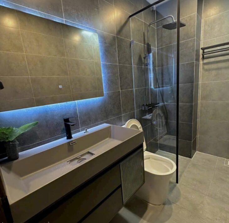 Tôi cho thuê Nhà VP, Nhà Hàng, KD, 94m2_ 5T; vỉa hè, Hoàng Quốc Việt-30 Tr